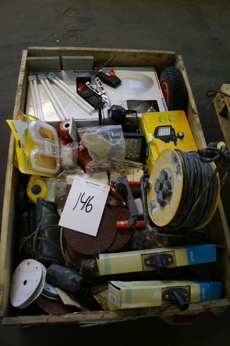 Various worklights + wall lamps + fluorescent lamps + shaker pads and more