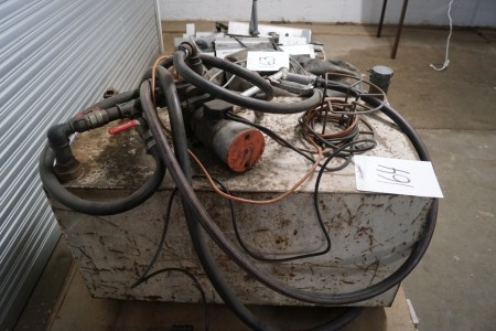 Diesel tank with pump not tested L: 100 B: 50 H: 50 cm