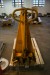 Lift lifter labeled VESTERGAARD ​​800 KG type: HPV800