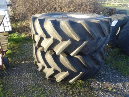 2 pcs. Goodyear tire for combine harvesters. Str. 24.5 / R32.