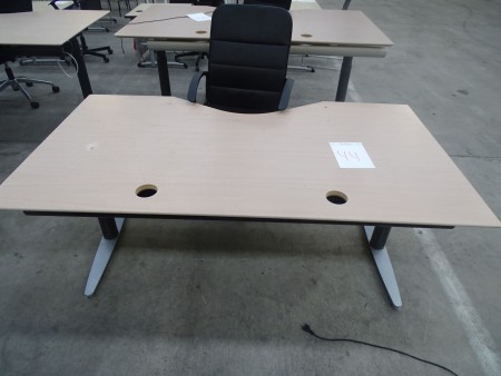 Electric rack-lowering desks with office chair. 180x100cm