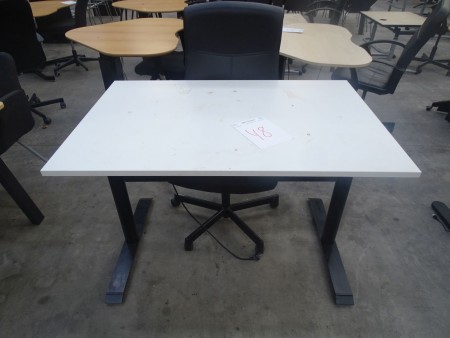 El hæve-sænke skrivebord m. kontorstol. 120x80cm
