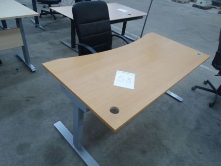 Electric rake-lowering desk with office chair. Common wear and tear. 160x80cm.