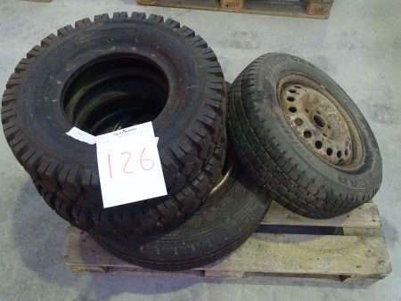4 tires. Assigned size. 2 of them with steel rims. Pattern ok.