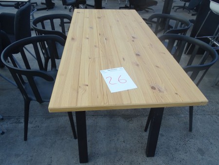 Dining table with 4 chairs. Ordinary wear. 170x78x74cm.