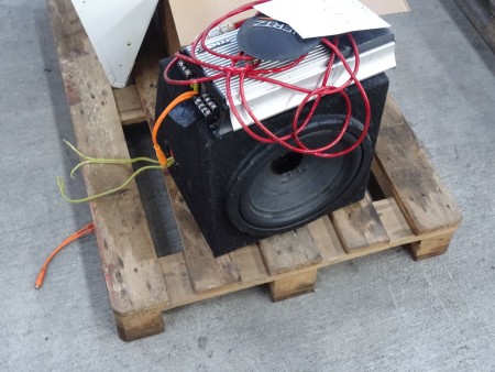 Amplifier and subwoofer for car