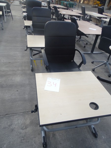 3 stk. skriveborde, justerbar højde m. kontorstole. 75x65. 