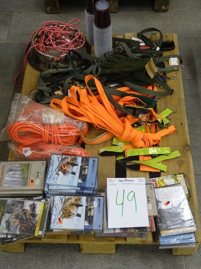 Parti jagt-dvd'er, reflekser, stropper, vanter, bærestropper, hundeskål, børst, kopper mv.