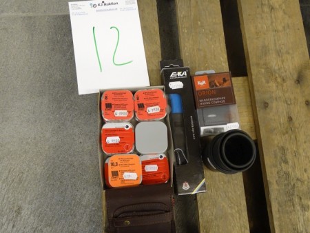 1 piece. cartridge case, K & R hiking compass, pocket knife ESKILSTUNA + lot of rifle cleaners on 100 pcs. per. package