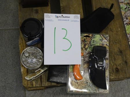 1 piece. thermocouple, 3 pcs. lommelmarker, 1 pc. purse, 2 pcs. knives mrk. Beerhunter (1 hunting knife + 1 buckle knife), Falcon pocket knife, 1 pc. rifle holder. Length: 110 cm.