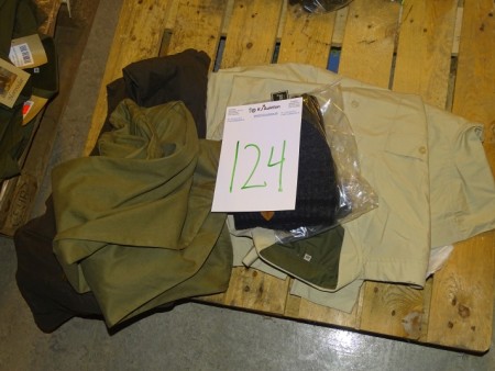 1 vest size 46, 1 pair of pants size 48, 2 shirts size 46 etc.