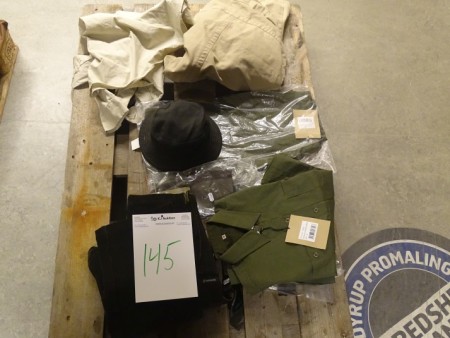Beretta jacket size L, Fjäll Räven shirt size L, shirt size 36, pants size 38, Woodline pants size 36 etc.