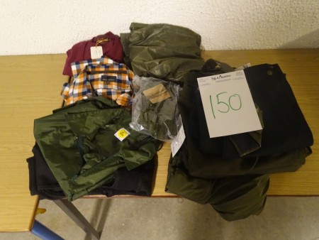 5 pairs of pants - including Deerhunter size 74, Deerhunter size 38, Deerhunter size 3XL, Wolf Camper size 3XL Deerhunter size 2 / 3XL, Wolfcamper shirt size 3XL, Lacquer knitted sweater size 3XL, Vest Size 2XL, raincoat size 2XL etc.