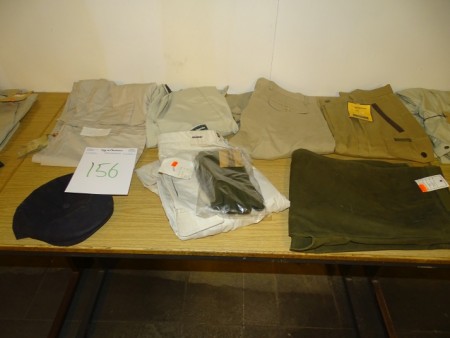 6 pairs of pants - including Beretta str 34, Abu Garcia str 50, Tenson str 50, Beretta str 50, Runnarköp str 50, Leader Weiss str. 50 mv.