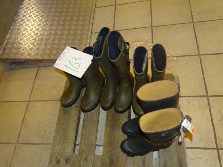 4 pairs of rubber boots -3 pairs size 42 and 1 pair size 43