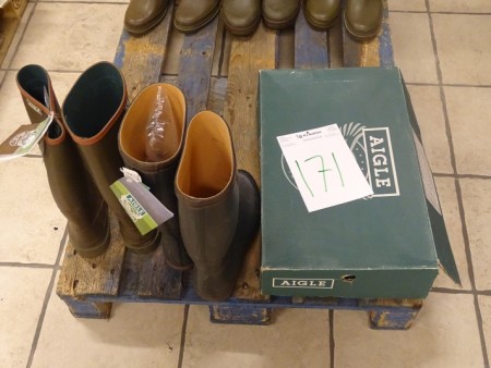 3 pairs of rubber boots-all sizes 48