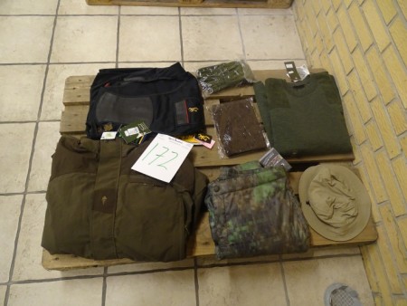 1 Browning vest str. 3XL, 1 fischer trøje str. 3XL, 1 Pinewood jakke str. 3XL, 1 par Deerhunter bukser str. 3XL mv. 