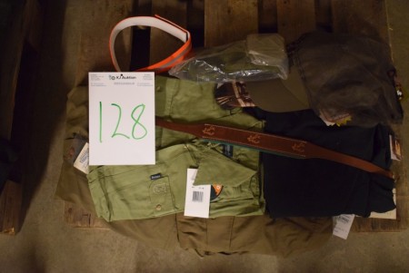 1 par træningsbukser Errea, Beretta skjorte str. S, Deerhunter skjorte str. 37/38, Browning skjorte str. M mv.