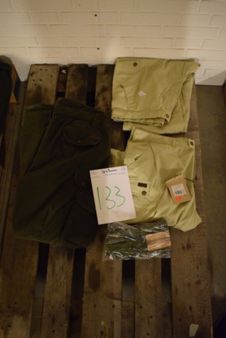 3 pairs of pants (1 pair size 56, 1 pair size 58, Beer-rex size 58) + mittens