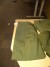 Verschiedene dunkelgrüne Hosen. 9 Stck. Größe 79+ Handschuhe und Tarnhut