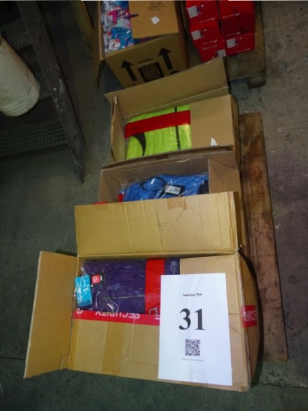 Ca. 40 stk lilla hættetrøjer i str: L + 30stk veste i str: L. 15 grønne, og 15 blå. Mærke: ID Identity