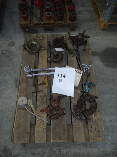 Various parts for threading machine + pipes
