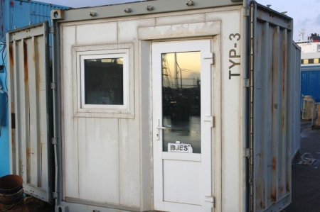 Crew container, 20 feet. Door and window in the end wall. Isolated, light and heating