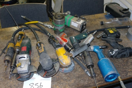 (1) Aku Drill, 3.0Ah + (1) air blind fastener gun + (3) air drills + (2) air die grinders + (2) air angle grinders + (1) Power angle grinder + (1) hand operated hydraulic pump