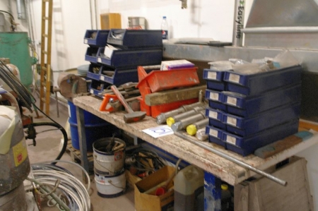 Vice Bench + content various spare paint pumps + Hand tools and more