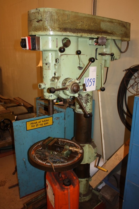 Søjleboremaskine, Empero 32 med maskinskruestik + stålskab med værktøj for søjleboremaskine + 25 L slibevæske