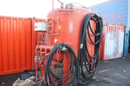 Tryktank med pumper og ventiler, Clemco, SN: 15877, 10 bar. Kapacitet: 4500 liter. Årgang 2001