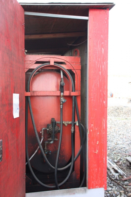Shed of the oil with compressed air-driven pump