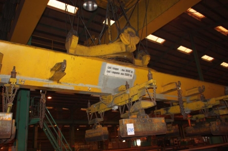 Suspended Swivel electro magnet lifting beam for Gantry crane. Hook: max 16T, magnet max. 15T. 15 magnets of 1 ton. Length: app. 12 m.