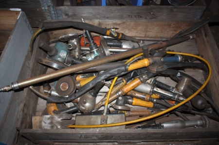 Pallet with air tools: angle grinders and die grinders