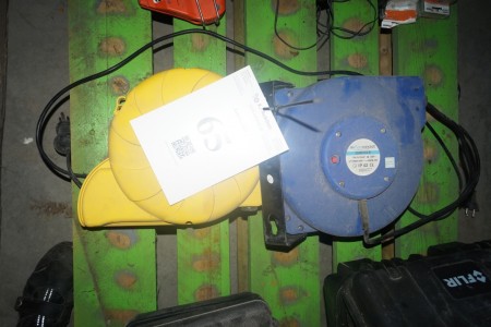 2 cable reels