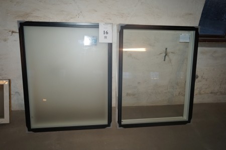 2 Fenster, davon eins mit Milchglas. 98 x 124 cm