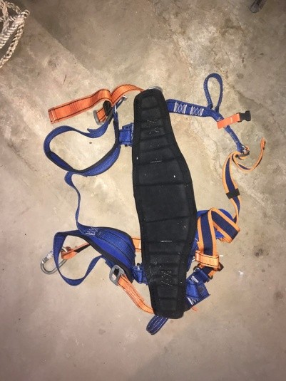 1 fall safety harness