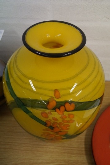 Hand-blown glass art. Vase. Height: approx. 35 cm. Diameter: approx. 27 cm.