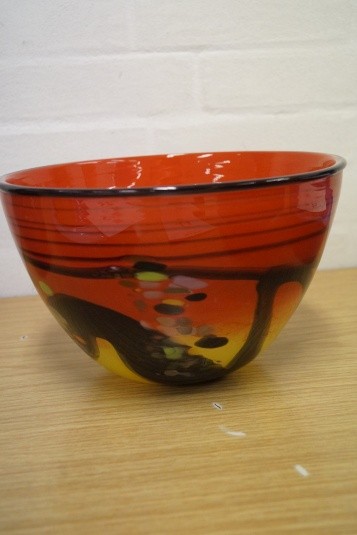 Hand-blown glass art. Bowl. Diameter: approx. 25 cm. Height: approx. 16 cm.