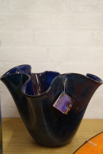 Hand-blown glass art. Vase. Signed. Diameter: approx. 30 cm. Height: approx. 22 cm.