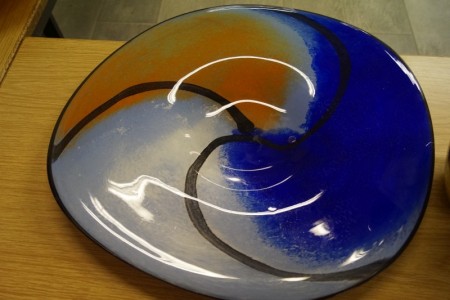 Hand-blown glass art. Dish. Diameter: approx. 47 cm. Height: approx. 4 cm.