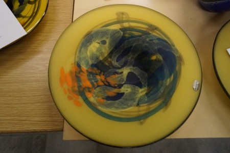 Hand-blown glass art. Dish. Diameter: approx. 33 cm. Height: approx. 6 cm.