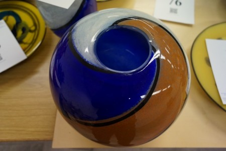 Hand-blown glass art. Vase. Signed. Diameter: approx. 30 cm. Height: approx. 26 cm.
