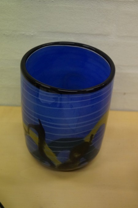 Håndblæst glaskunst (Nemtoi). Vase. Model 140820. Signeret. Højde: ca. 20 cm. Diameter: ca. 14,5 cm.