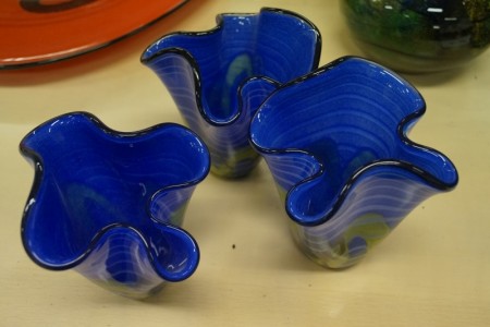Hand-blown glass art. 3 pieces. vases. Height: approx. 15 cm. Diameter: approx. 14 cm.