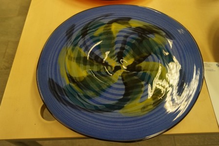 Hand-blown glass art. Dish. Diameter: approx. 48 cm. Height: 5 cm.