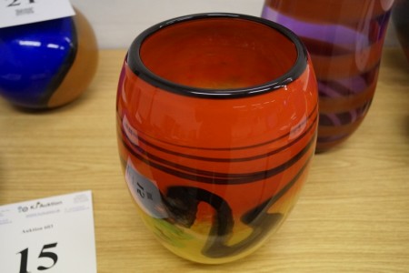 Håndblæst glaskunst (Anton). Vase. Signeret. Model 300528. Højde: ca. 29 cm. Diameter: ca. 17,5 cm.