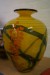 Håndblæst glaskunst. Vase. Højde: ca. 35  cm. Diameter: ca. 27 cm.