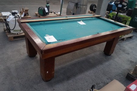 Pool table. 236x133x84 cm