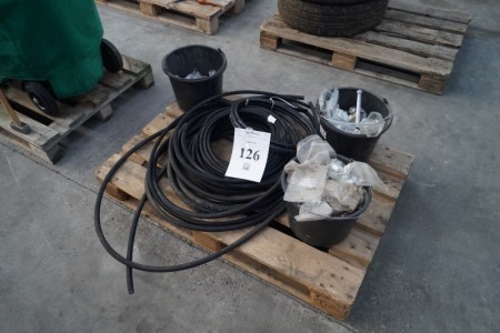 Pallet with hydraulic fittings + hose